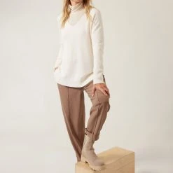 Athleta Hanover Refined V-Neck Sweater - Women's -Active Pedal Shop 007fd0f9 c6a2 4c59 9dcc e085b939aaa7