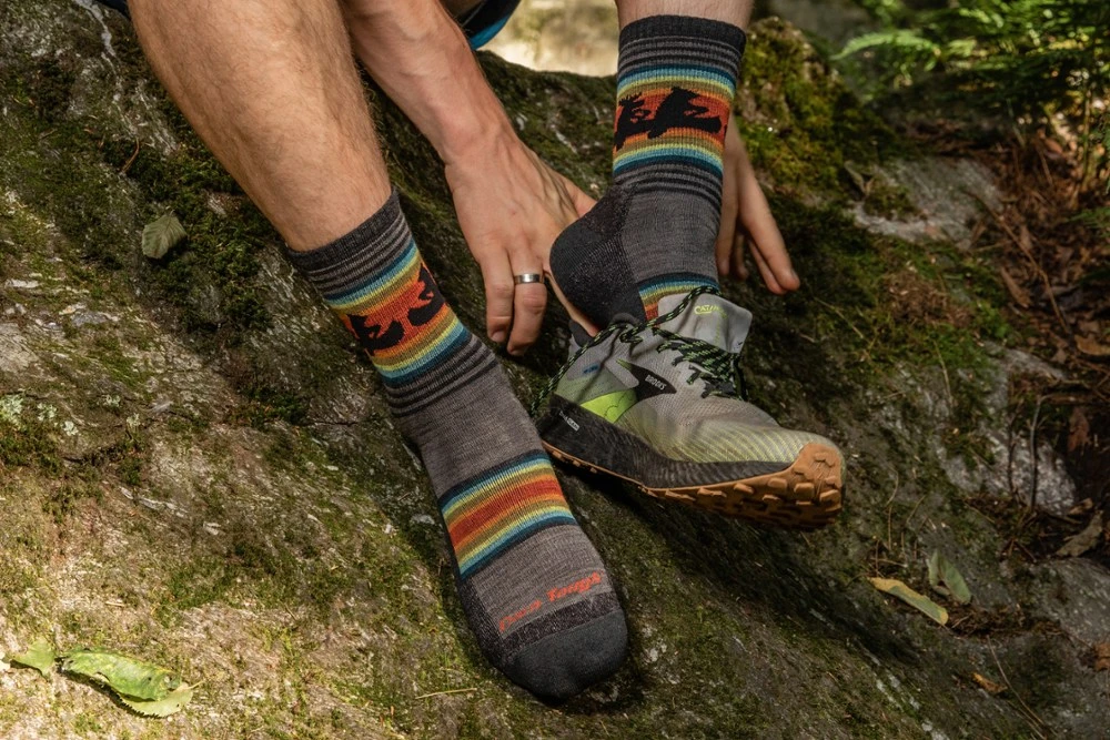 Darn Tough Willoughby Micro Crew Lightweight Hiking Socks - Men's 4 Darn Tough Willoughby Micro Crew Lightweight Hiking Socks - Men's - Image 4