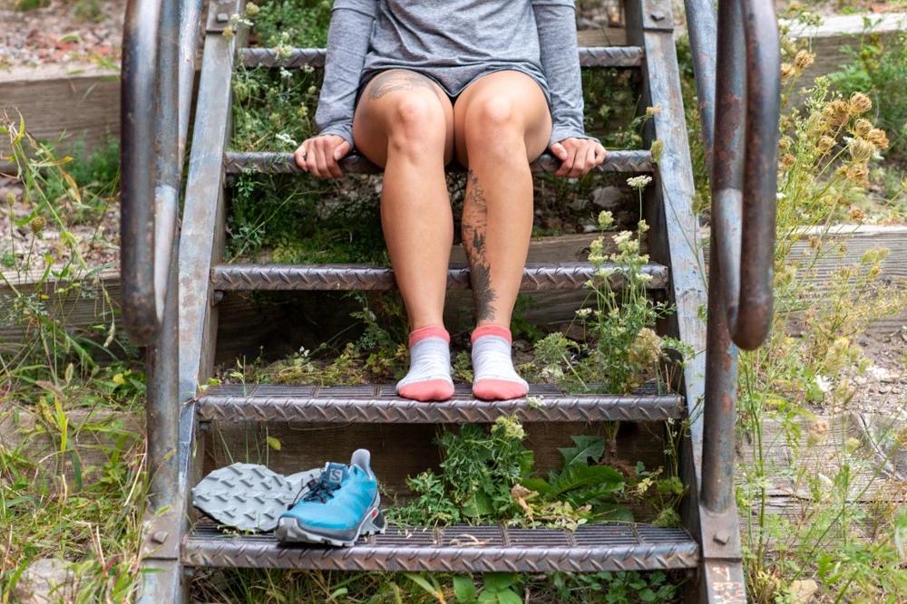 Darn Tough Run No-Show Tab Ultralightweight Cushion Socks - Women's 3 Darn Tough Run No-Show Tab Ultralightweight Cushion Socks - Women's - Image 3